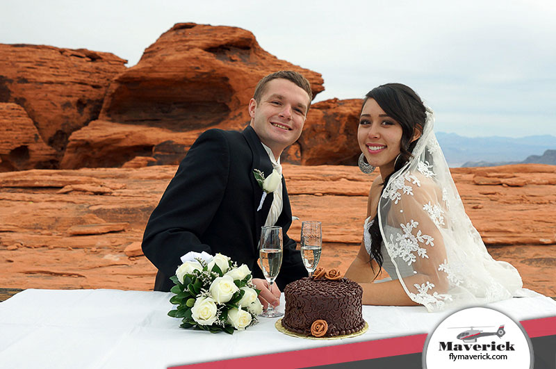 Valley Of Fire Wedding Las Vegas Helicopter Weddings Maverick An Intimate Wedding At The Valley Of Fire