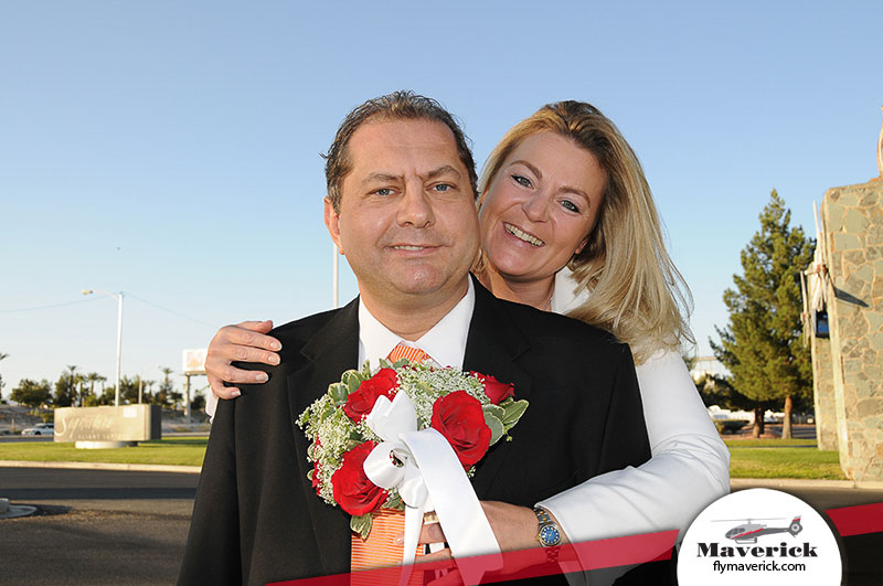 Las Vegas Strip Twilight Wedding Ceremony Maverick Helicopters Plan A Unique Wedding With Maverick Helicopters
